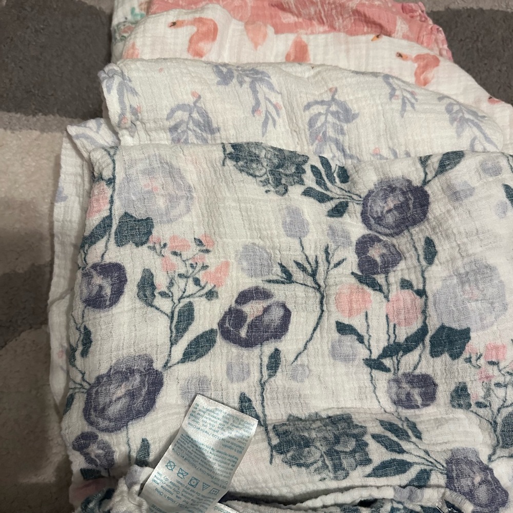 5 pack Muslin Blankets